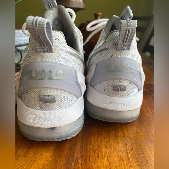 EUC Nike Lebron James 13 Low Metallic Silver Men’s Sneakers - Picture 3 of 6